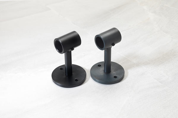 Closed loop bracket for curtain poles